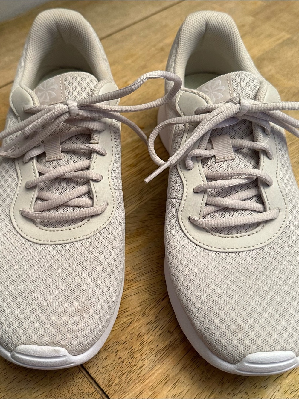 Nike Tanjun Women’s Athletic Walking Running Shoes Blush Pink Size 10